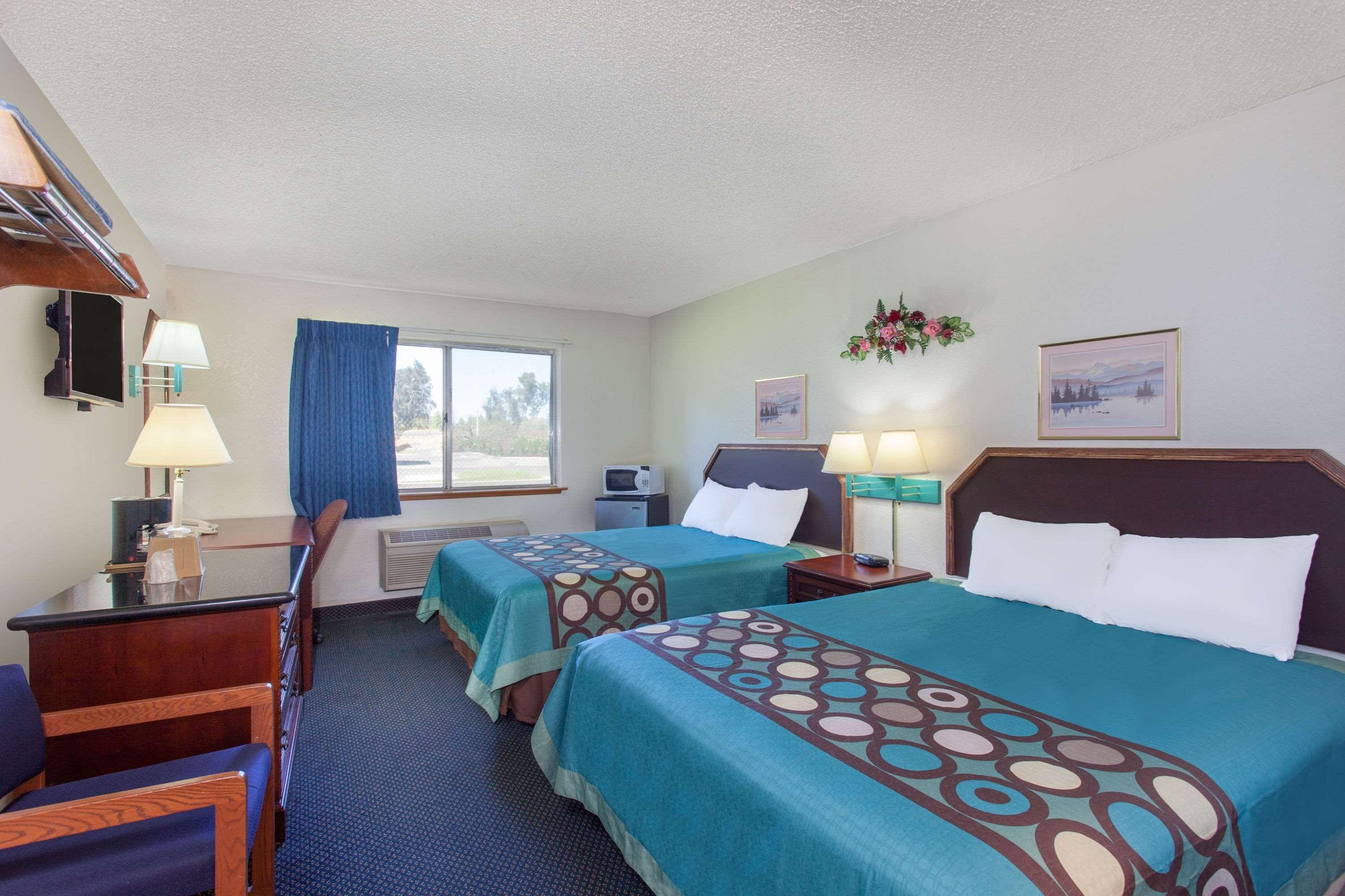Super 8 By Wyndham Selma/fresno Area